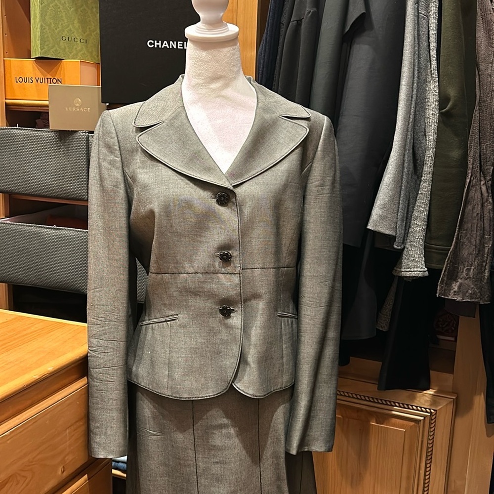 Tahari two piece suit